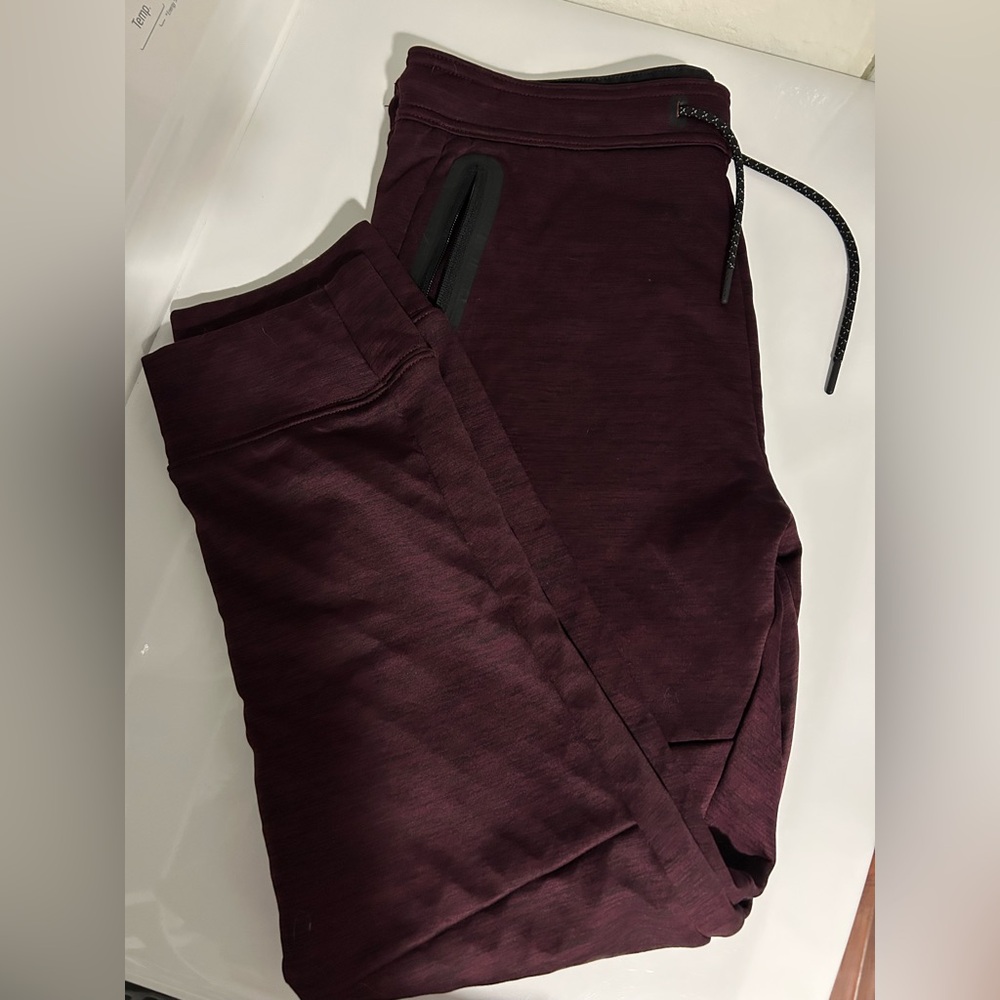 Men’s Medium American Eagle Maroon Active Joggers Sweatpants
